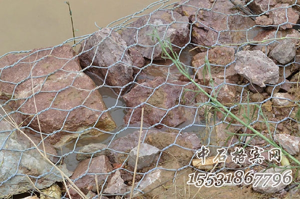 雷諾護(hù)墊護(hù)坡